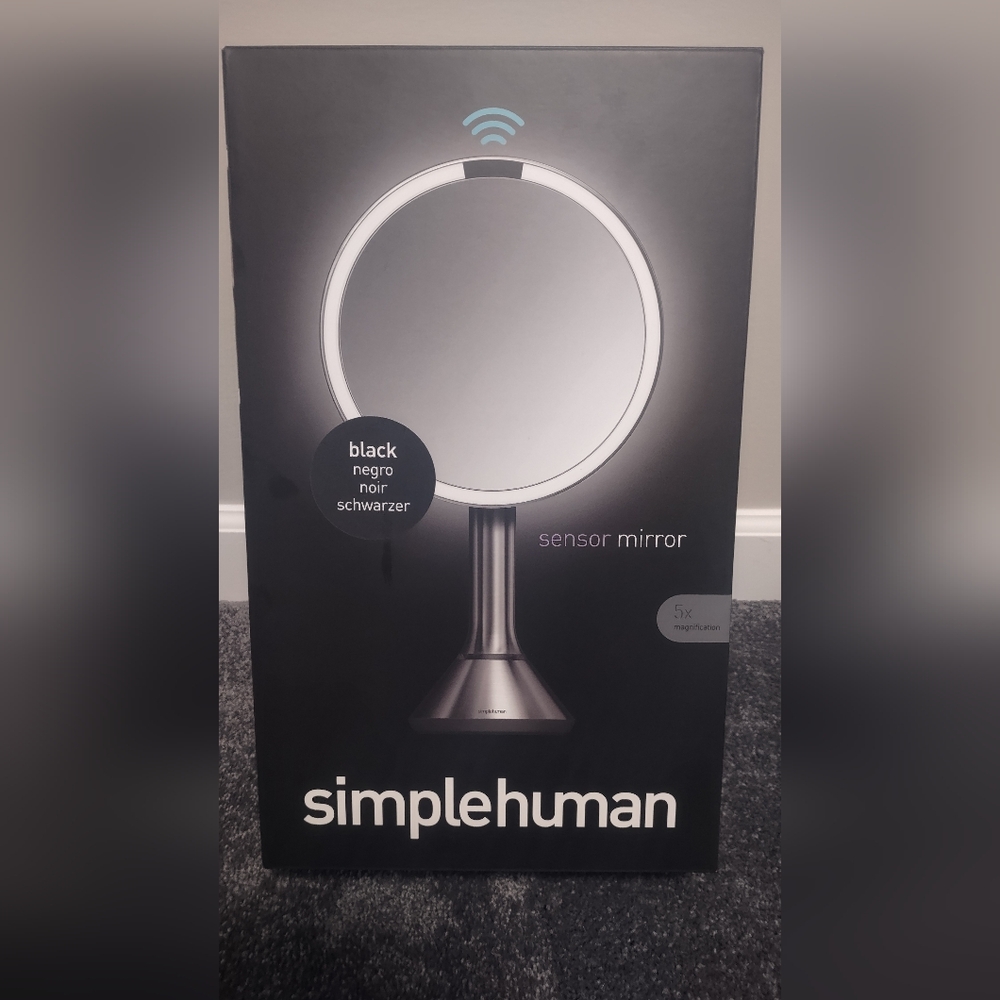 Simple Human sensor light up mirror